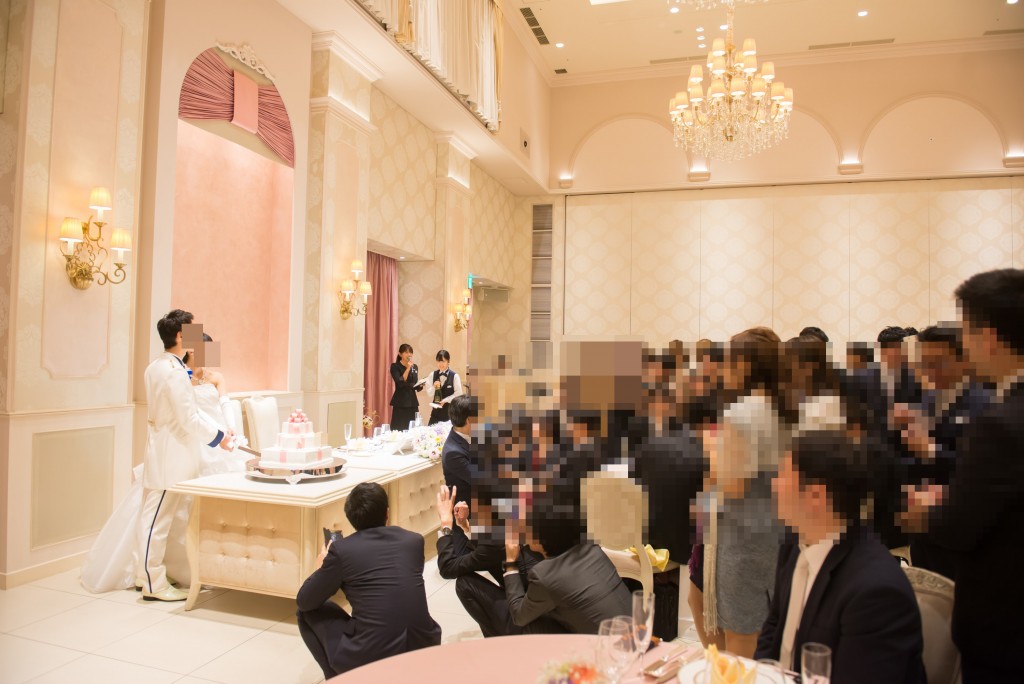 アニヴェルセルみなとみらい横浜 結婚式レポブログ ヴィラスウィート披露宴 主賓挨拶、ウェディングケーキ入刀（ケーキカット）