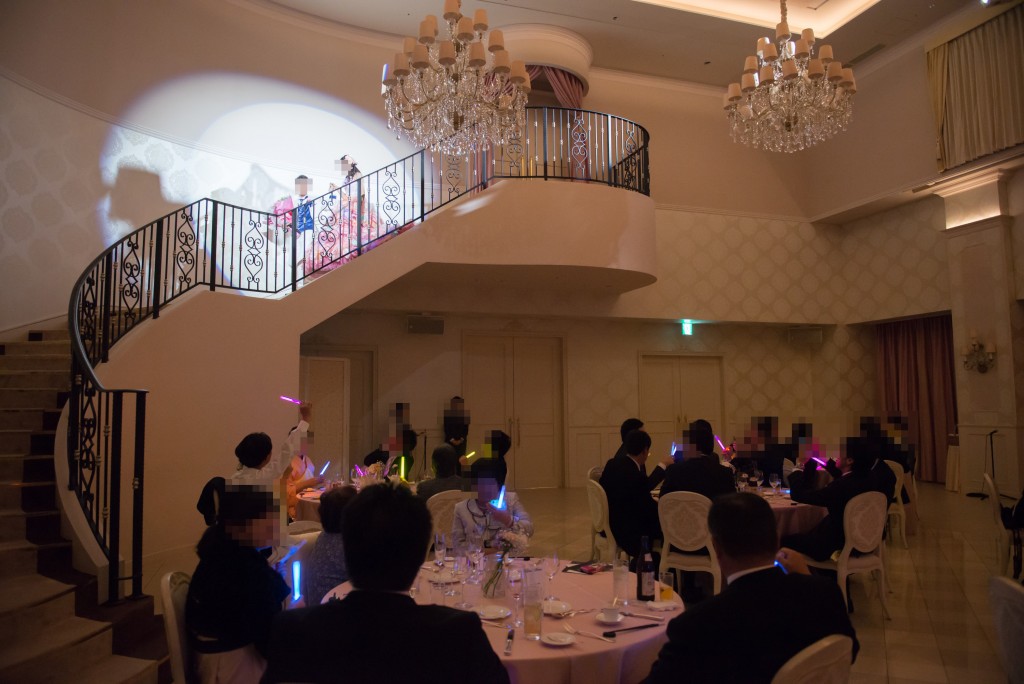 アニヴェルセルみなとみらい横浜 結婚式レポブログ ヴィラスウィートでの披露宴 大階段からの再入場