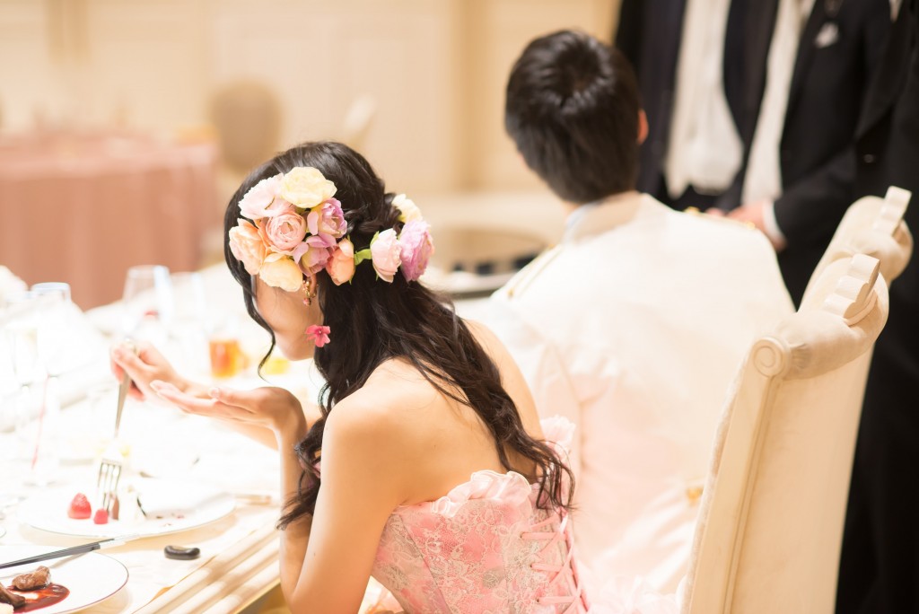 アニヴェルセルみなとみらい横浜 結婚式レポブログ ヴィラスウィートでの披露宴 後半の歓談＆高砂写真（女優ライトあり）