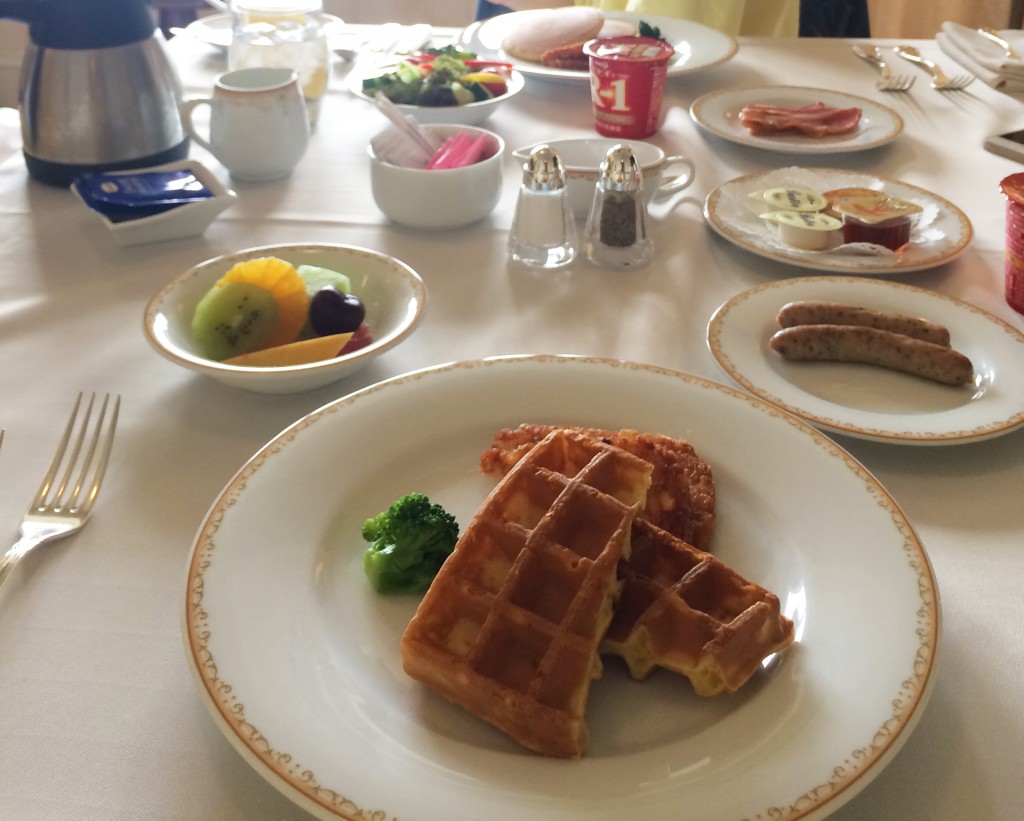 東京ディズニーランドホテルのルームサービスレポート お部屋で優雅な朝食を ひよこファミリー