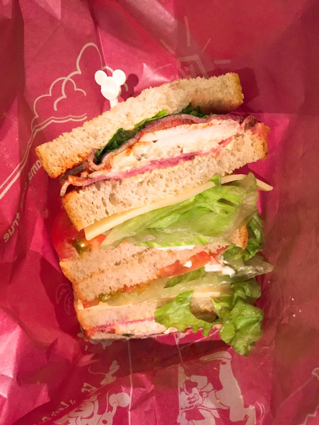 東京ディズニーシーのレストラン ニューヨークデリ のメニューを紹介 サンドイッチやポテトなど テイクアウトも可能 ひよこファミリー