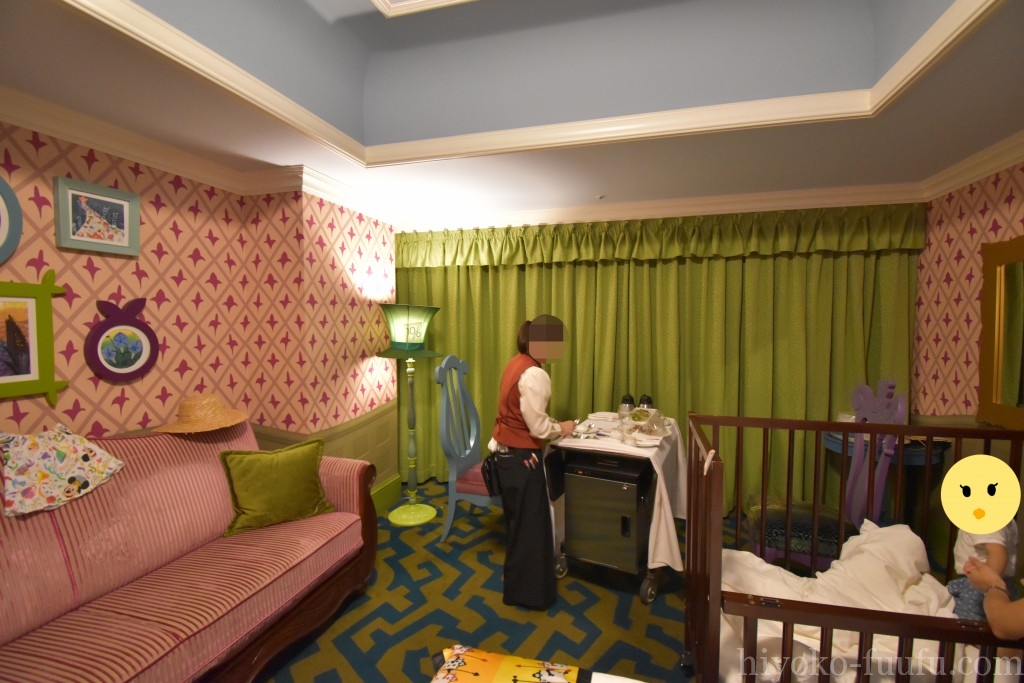 ディズニーランドホテル ルームサービスディナー 初体験 赤ちゃん連れにおすすめの贅沢コース ひよこファミリー
